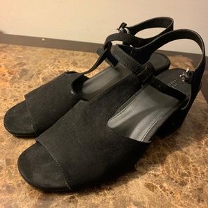Urban Outfitters-Black Sandals